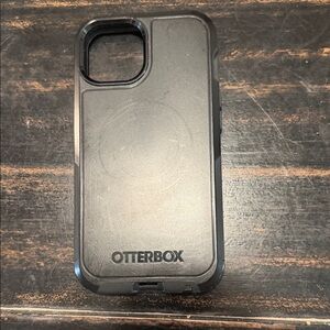 OtterBox Black Rugged Phone Case with Raised Camera Protection iphone 13 GUC